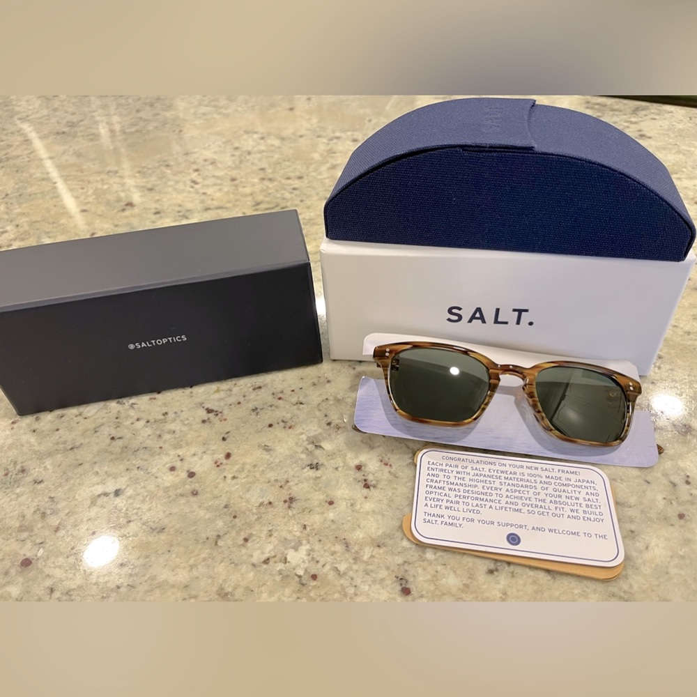 Men’s Tortoiseshell Frame Sunglasses with Green Polarized Lens
